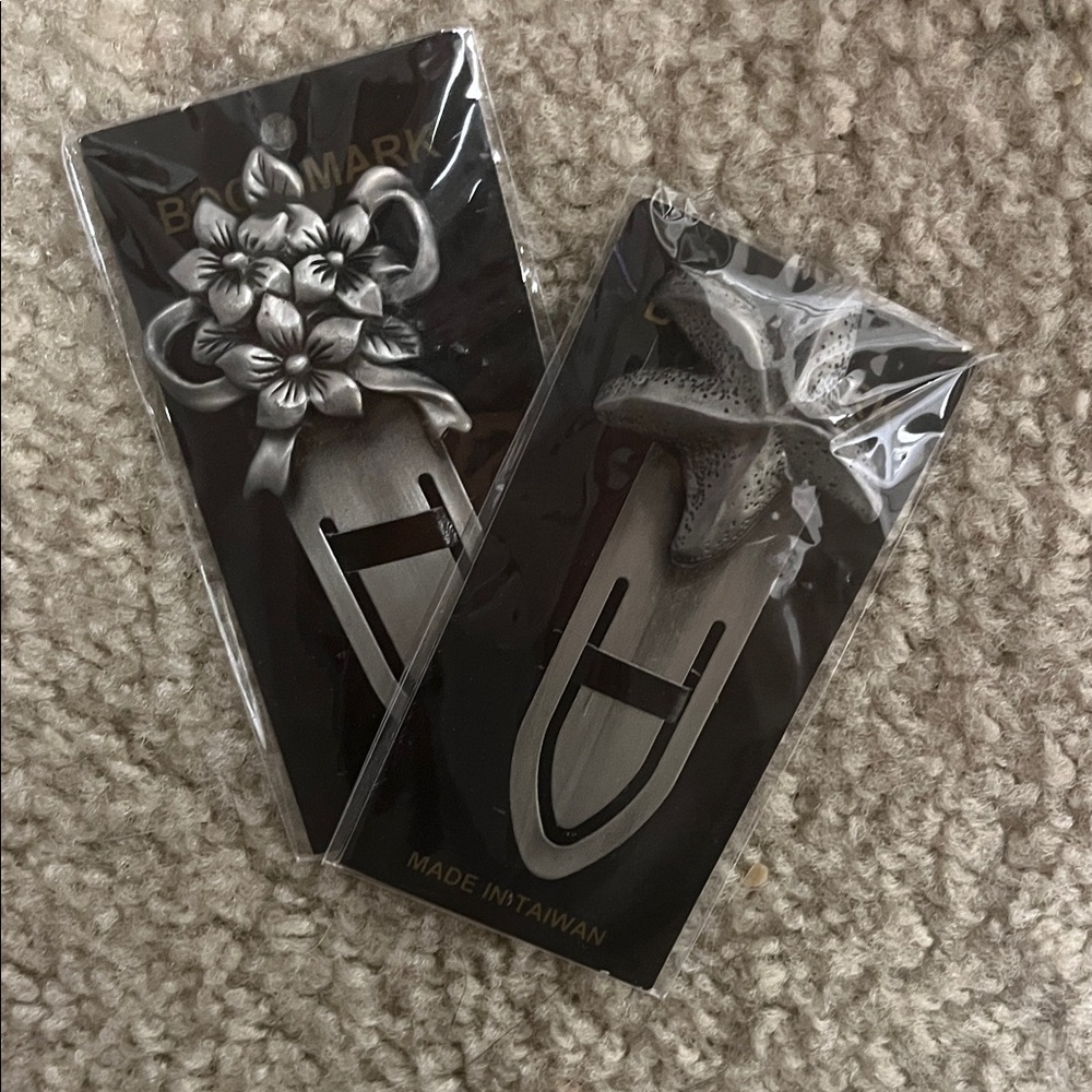 NWOT Silver Floral and Starfish Bookmarks Set of 2